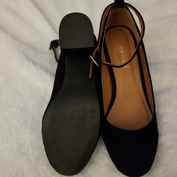 Shoes - Picture 2 of 4